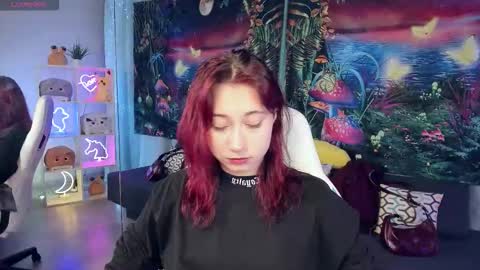 Snapshot of clarabenson chatting on 09.18.25 clarabenson online show from 09.18.25