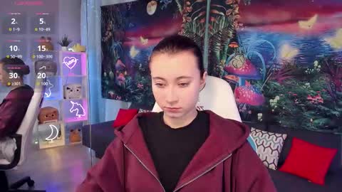 Snapshot of clarabenson chatting on 09.22.25 clarabenson online show from 09.22.25