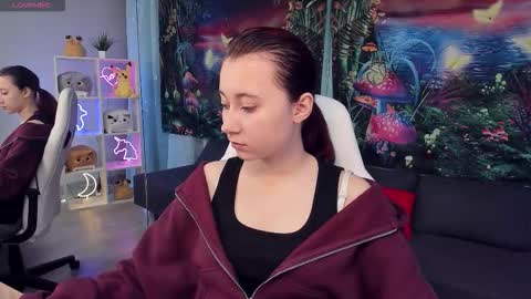 Snapshot of clarabenson chatting on 09.23.25 clarabenson online show from 09.23.25