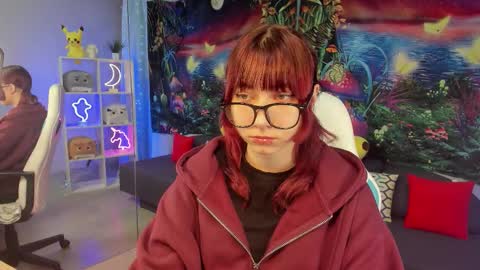 Snapshot of clarabenson chatting on 11.08.25 clarabenson online show from 11.08.25