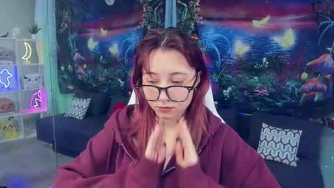 Snapshot of clarabenson chatting on 11.25.25 clarabenson online show from 11.25.25