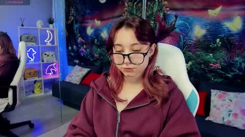 Snapshot of clarabenson chatting on 11.29.25 clarabenson online show from 11.29.25