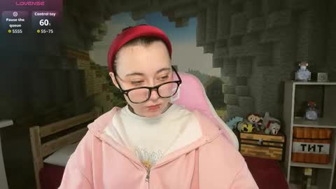 Snapshot of clarabenson chatting on 01.05.26 clarabenson online show from 01.05.26