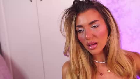 Snapshot of clarahazell chatting on 11.12.25 ClaraHazel online show from 11.12.25