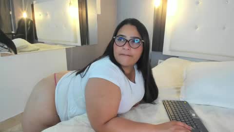 Snapshot of clarigil chatting on 01.27.25 clarigil online show from 01.27.25