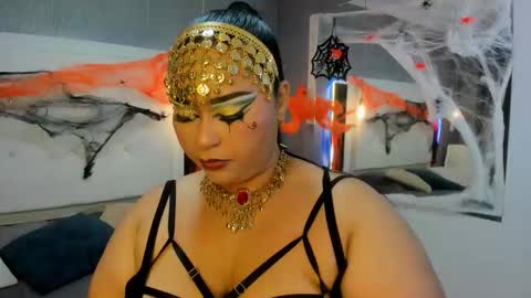 Snapshot of clarigil chatting on 10.31.25 clarigil online show from 10.31.25