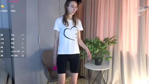 Snapshot of clarindakluse chatting on 05.25.26 Sara online show from 05.25.26