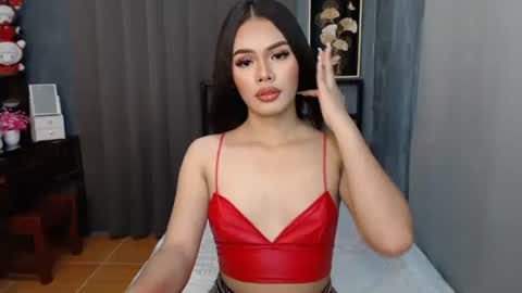 Snapshot of classy_maika chatting on 12.16.24 maika online show from 12.16.24