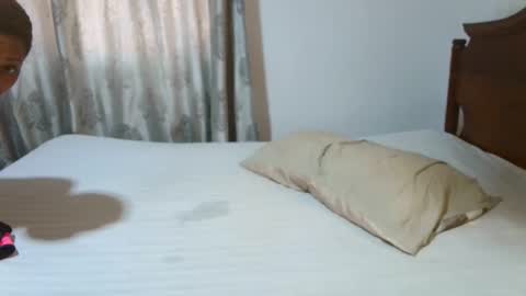 Snapshot of classyhornybabe chatting on 02.14.25 Angel online show from 02.14.25