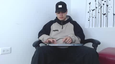    online show from 03.04.25