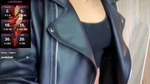 Snapshot of clementine_t chatting on 10.17.25 Clementine online show from 10.17.25