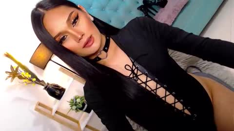 Snapshot of cleofex chatting on 10.28.25 Cleo online show from 10.28.25