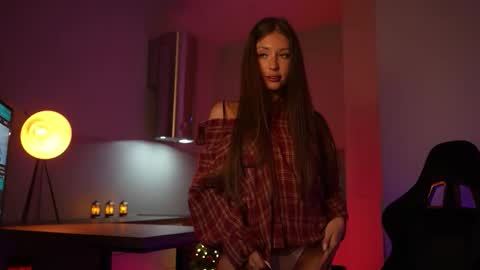 Snapshot of cleose chatting on 12.19.25 Cleo online show from 12.19.25