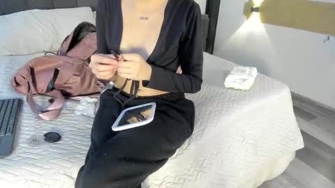 Snapshot of cleowhite_ chatting on 09.09.25 cleowhite_ online show from 09.09.25