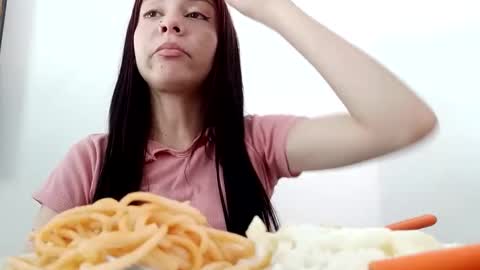 Snapshot of cleowhite_ chatting on 10.23.25 cleowhite_ online show from 10.23.25