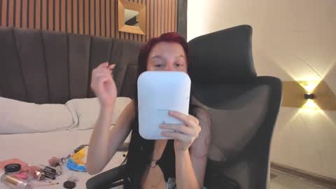 Snapshot of cleowhite_ chatting on 11.02.25 cleowhite_ online show from 11.02.25