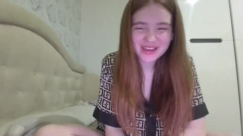 Snapshot of clevervice chatting on 04.06.26 Alice online show from 04.06.26