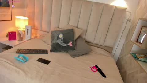 clhoe_johnson_ online show from 10.25.25