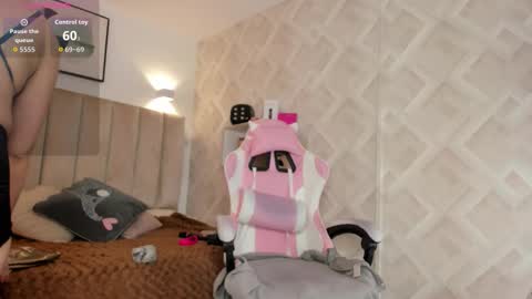 clhoe_johnson_ online show from 03.23.26