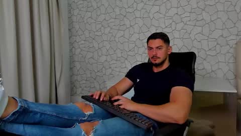 Snapshot of clintmasterss chatting on 10.11.25 ClintMasterss online show from 10.11.25