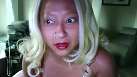 High Queen Clio online show from 11.25.25