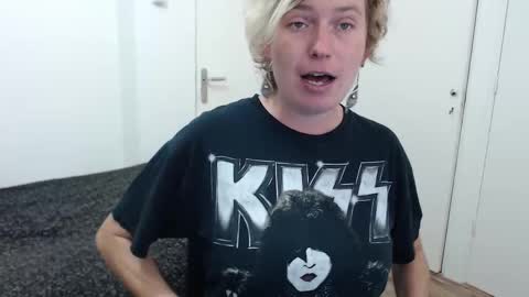 Syl  online show from 10.12.25