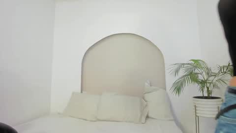 Cloe  online show from 12.19.25