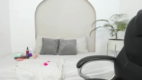 Cloe  online show from 01.06.26