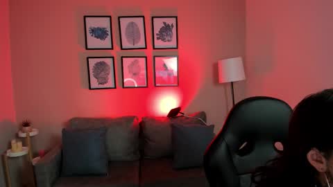 Cloe  online show from 10.05.25