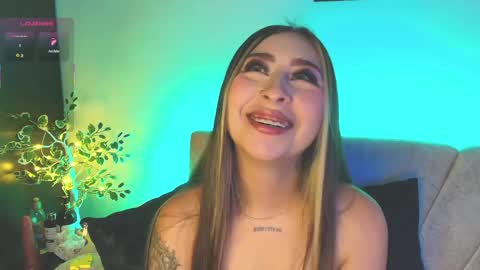 cloe_martinezz_ online show from 04.23.26