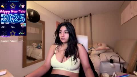 Snapshot of cloe_small08 chatting on 11.13.25 cloe small online show from 11.13.25