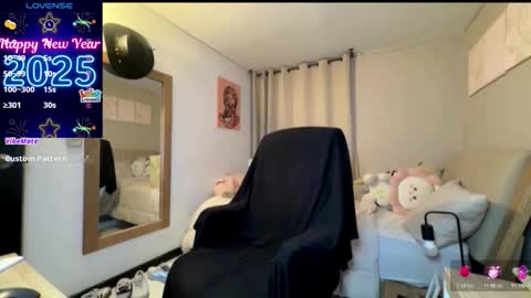 Snapshot of cloe_small08 chatting on 11.15.25 cloe small online show from 11.15.25