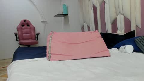 Snapshot of cloe_stanfort chatting on 01.20.25 Cloe Stanfort online show from 01.20.25