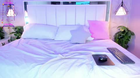 Snapshot of cloeharp chatting on 01.16.25 Cloe Harp online show from 01.16.25