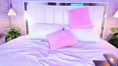 Snapshot of cloeharp chatting on 02.05.25 Cloe Harp online show from 02.05.25