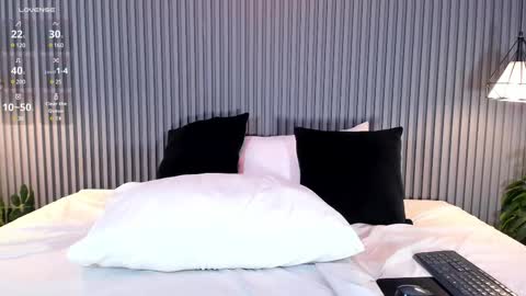 Snapshot of cloeharp chatting on 03.12.25 Cloe Harp online show from 03.12.25