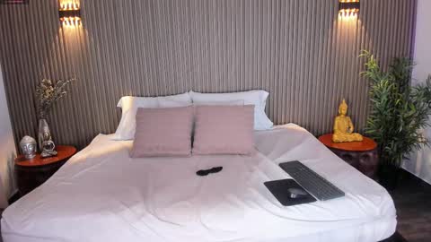 Snapshot of cloeharp chatting on 10.09.25 Cloe Harp online show from 10.09.25