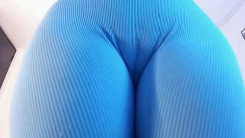 Snapshot of cloehonney chatting on 12.12.24 cloe online show from 12.12.24