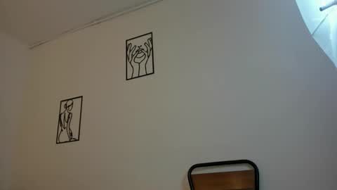 Snapshot of cloehonney chatting on 12.17.24 cloe online show from 12.17.24