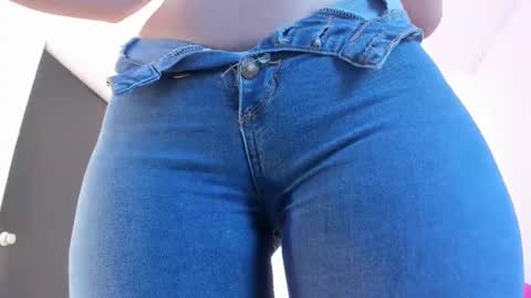 Snapshot of cloehonney chatting on 01.17.25 cloe online show from 01.17.25