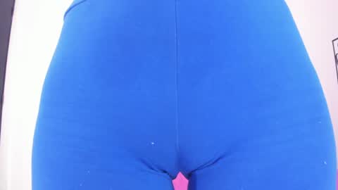 Snapshot of cloehonney chatting on 01.24.25 cloe online show from 01.24.25