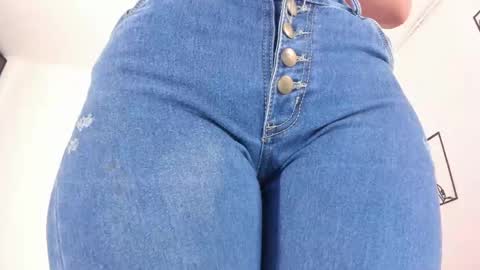 Snapshot of cloehonney chatting on 03.01.25 cloe online show from 03.01.25