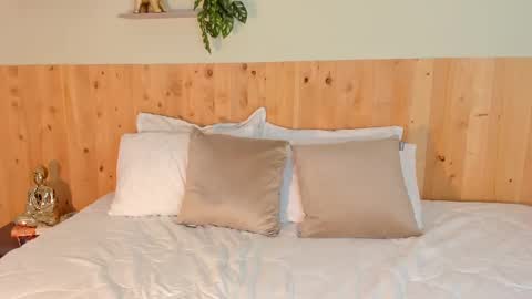 Chloe Smith online show from 09.23.25