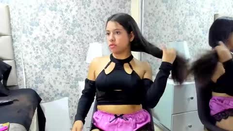 Snapshot of clohebell chatting on 12.22.25 Clohe the wonder online show from 12.22.25