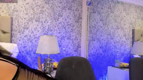 Snapshot of clohebell chatting on 01.12.26 Clohe the wonder online show from 01.12.26