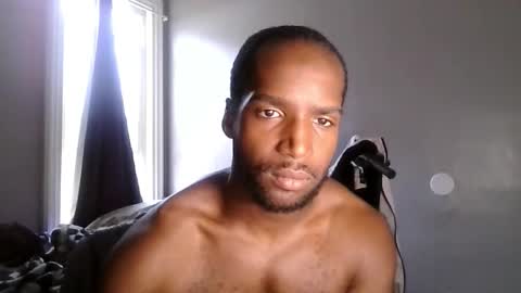 Snapshot of clouvo chatting on 11.18.25 clouvo online show from 11.18.25