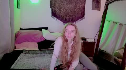 Snapshot of clover922169 chatting on 04.01.26 Clover online show from 04.01.26