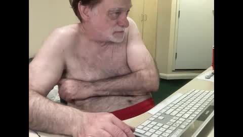 Snapshot of coach_karl chatting on 04.05.26 Coach Karl Porn Star Tip me all the way to my next trip online show from 04.05.26