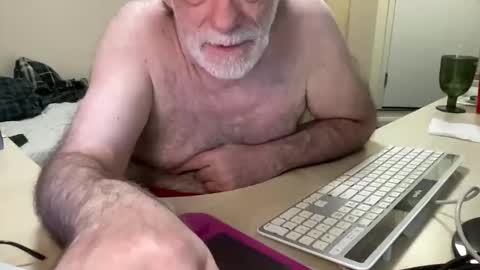 Snapshot of coach_karl chatting on 04.28.26 Coach Karl Porn Star Tip me all the way to my next trip online show from 04.28.26