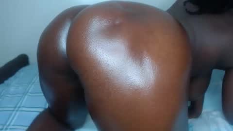 Snapshot of cocoa_devine chatting on 12.20.25 cocoa_devine online show from 12.20.25